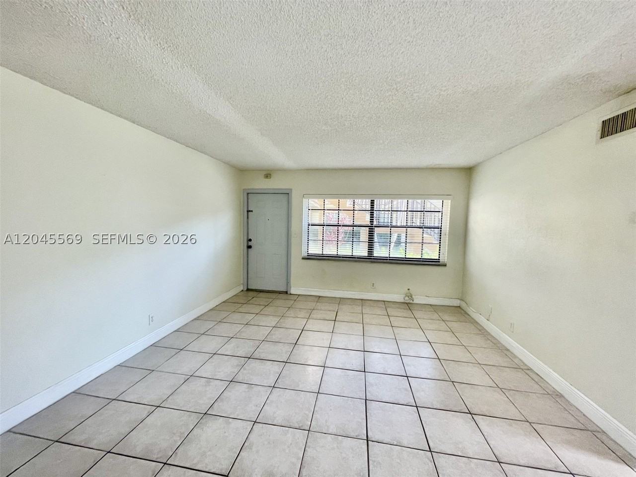 2642 Riverside Dr #2642 - Photo 5 of 26