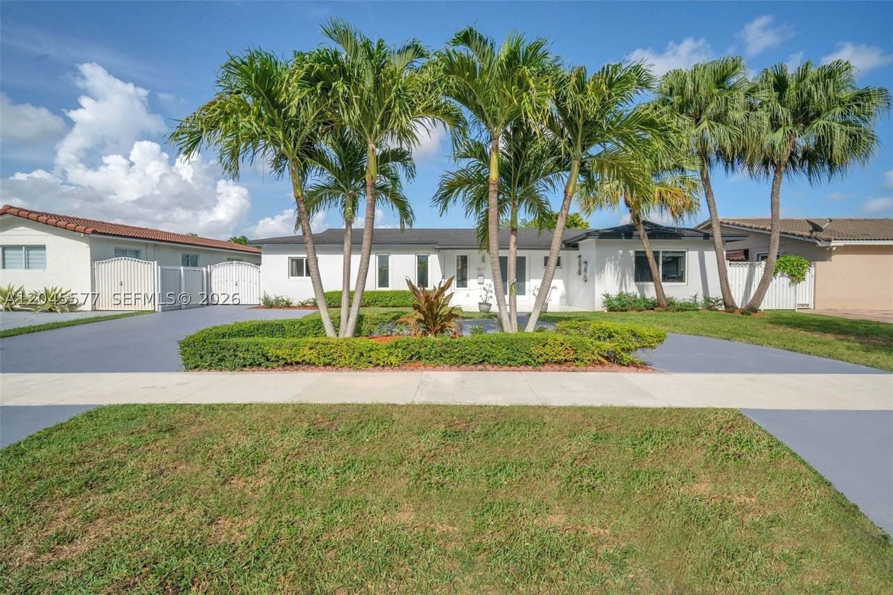 1807 Sw 102nd Pl - Photo 2 of 50
