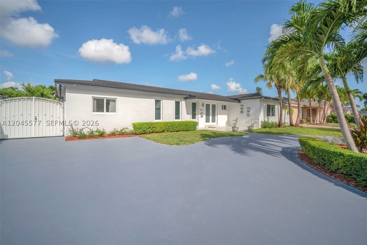 1807 Sw 102nd Pl - Photo 3 of 50