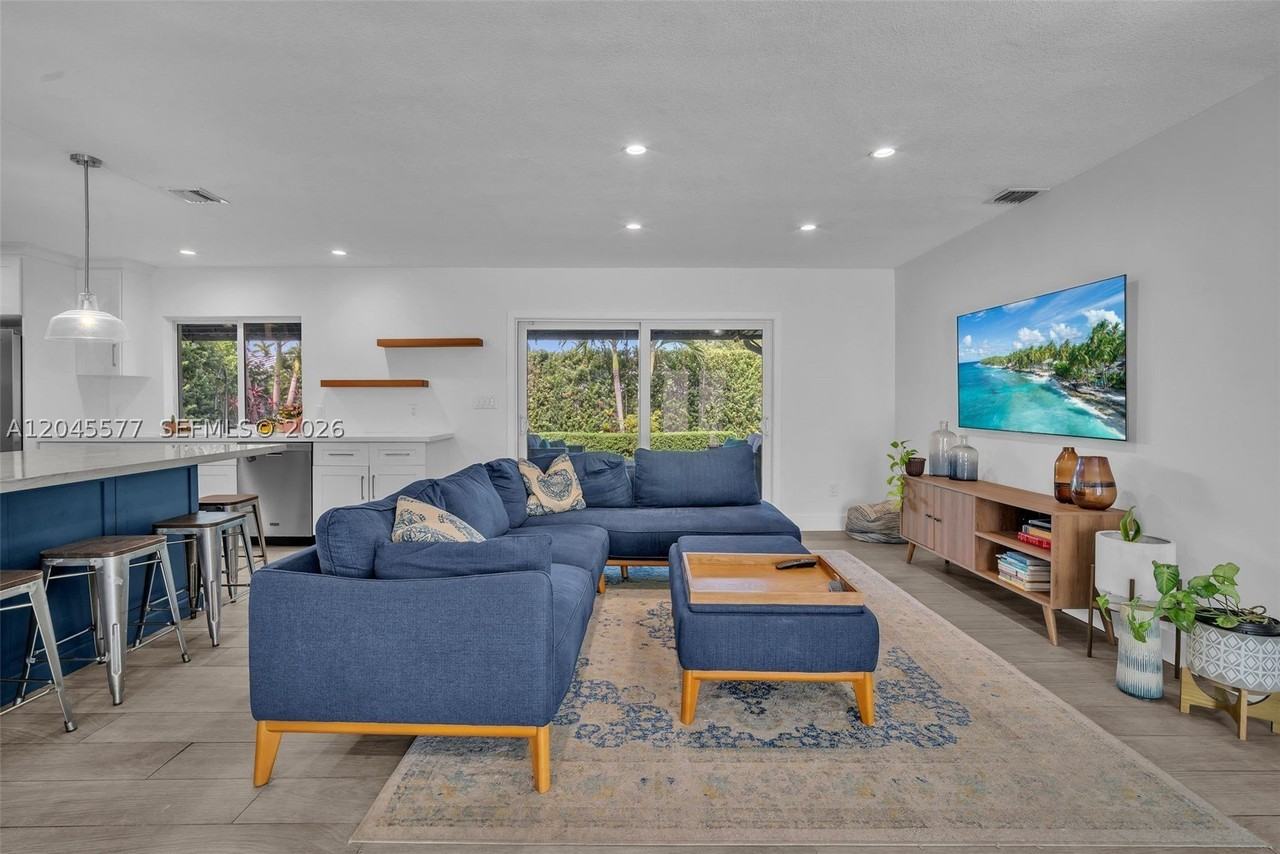 1807 Sw 102nd Pl - Photo 5 of 50
