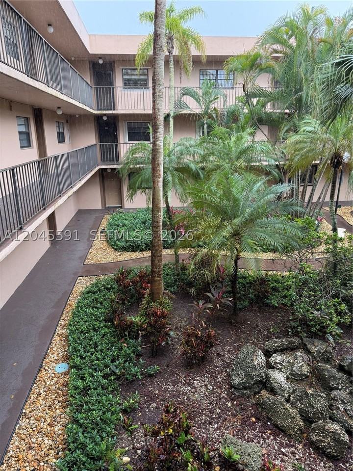 10975 Sw 107th St #302 - Photo 2 of 32