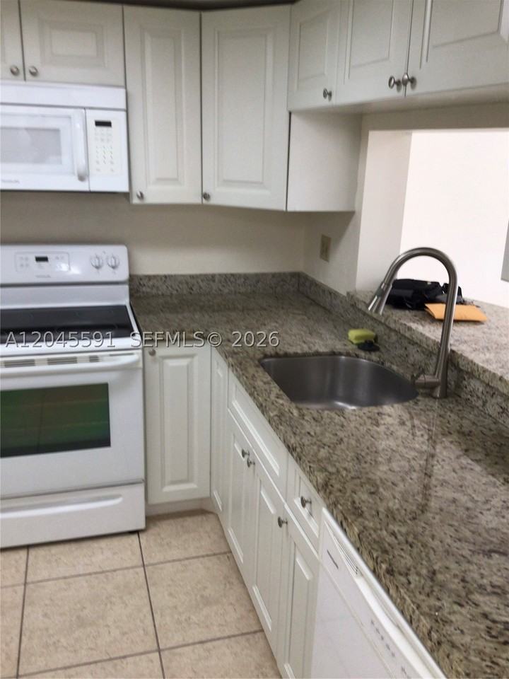 10975 Sw 107th St #302 - Photo 4 of 32