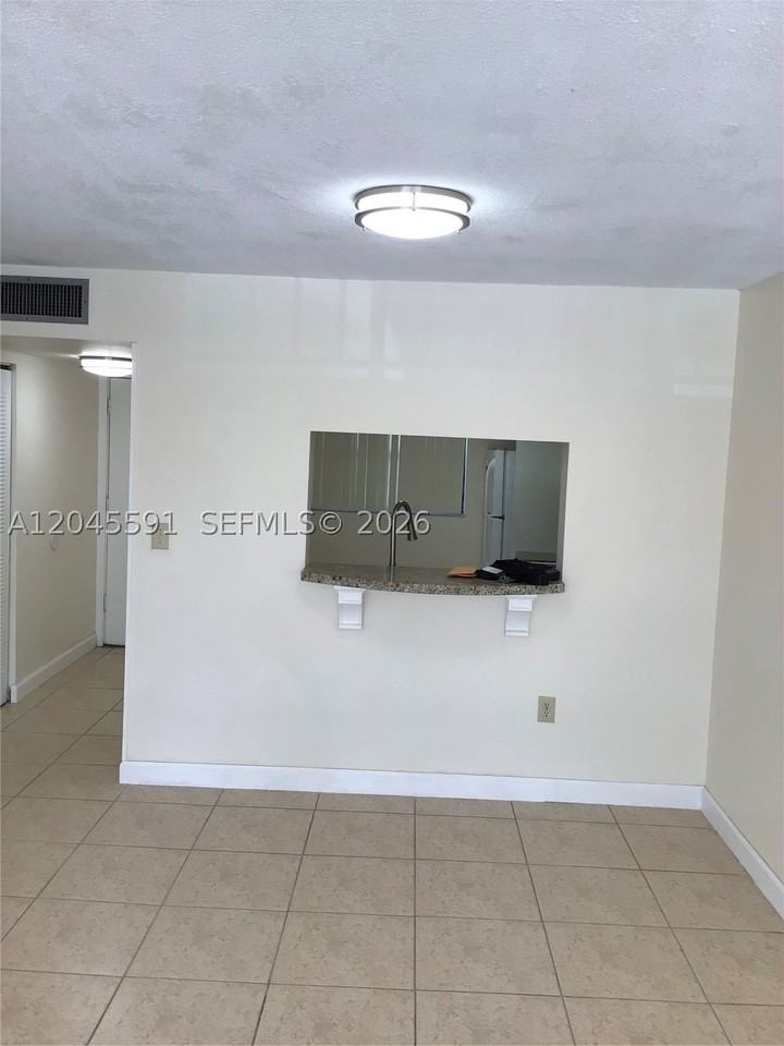 10975 Sw 107th St #302 - Photo 5 of 32