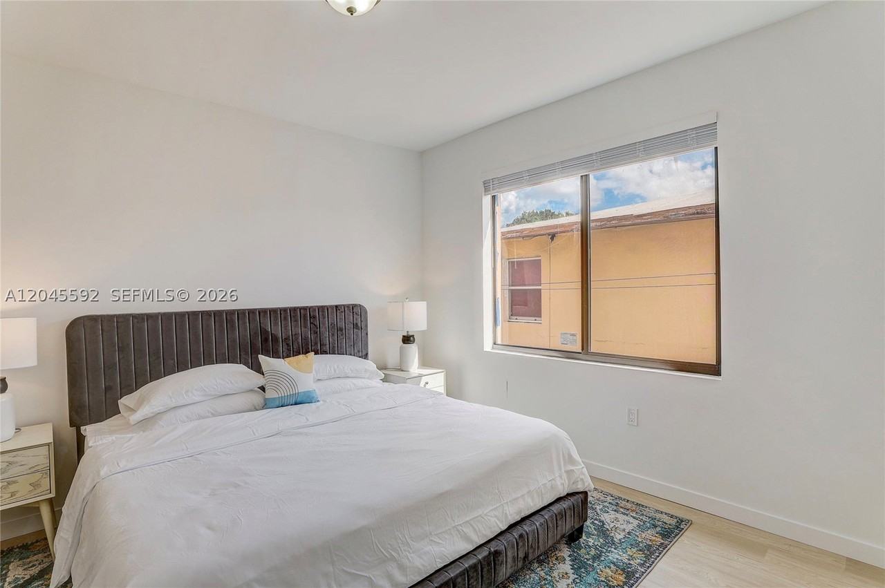 1553 Sw 7th St #15 - Photo 6 of 9