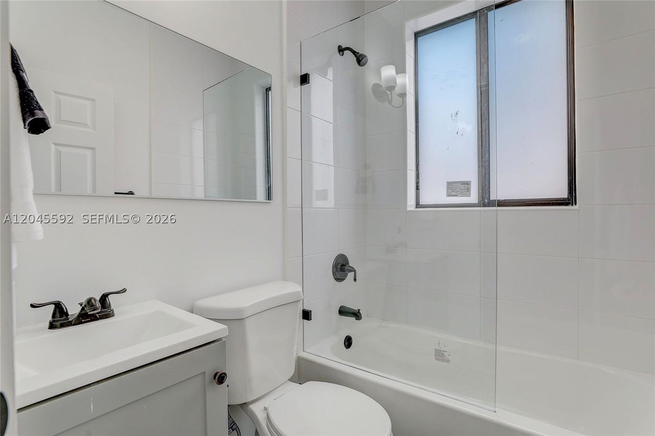 1553 Sw 7th St #15 - Photo 7 of 9