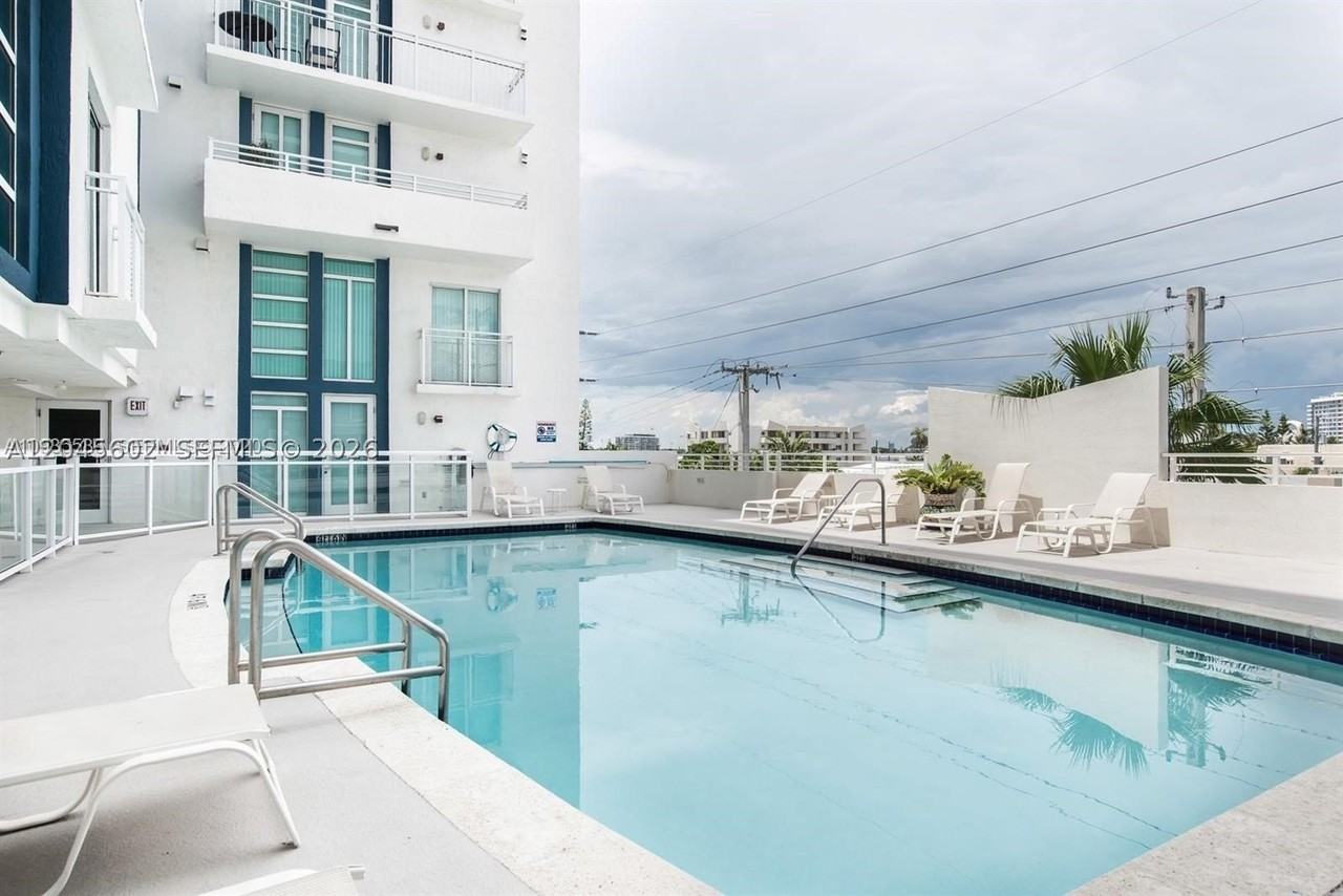 7600 Collins Ave #712 - Photo 4 of 26