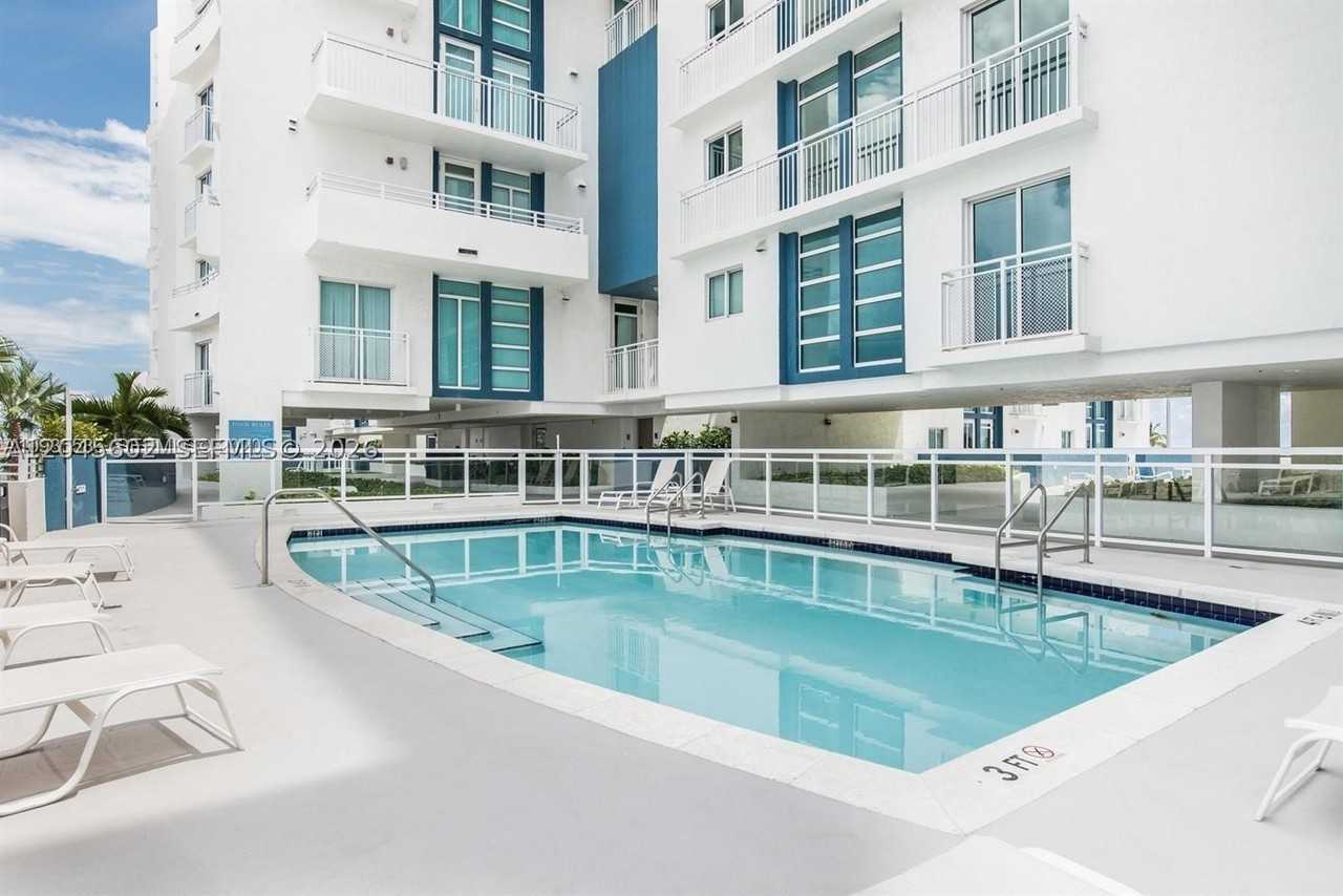 7600 Collins Ave #712 - Photo 5 of 26