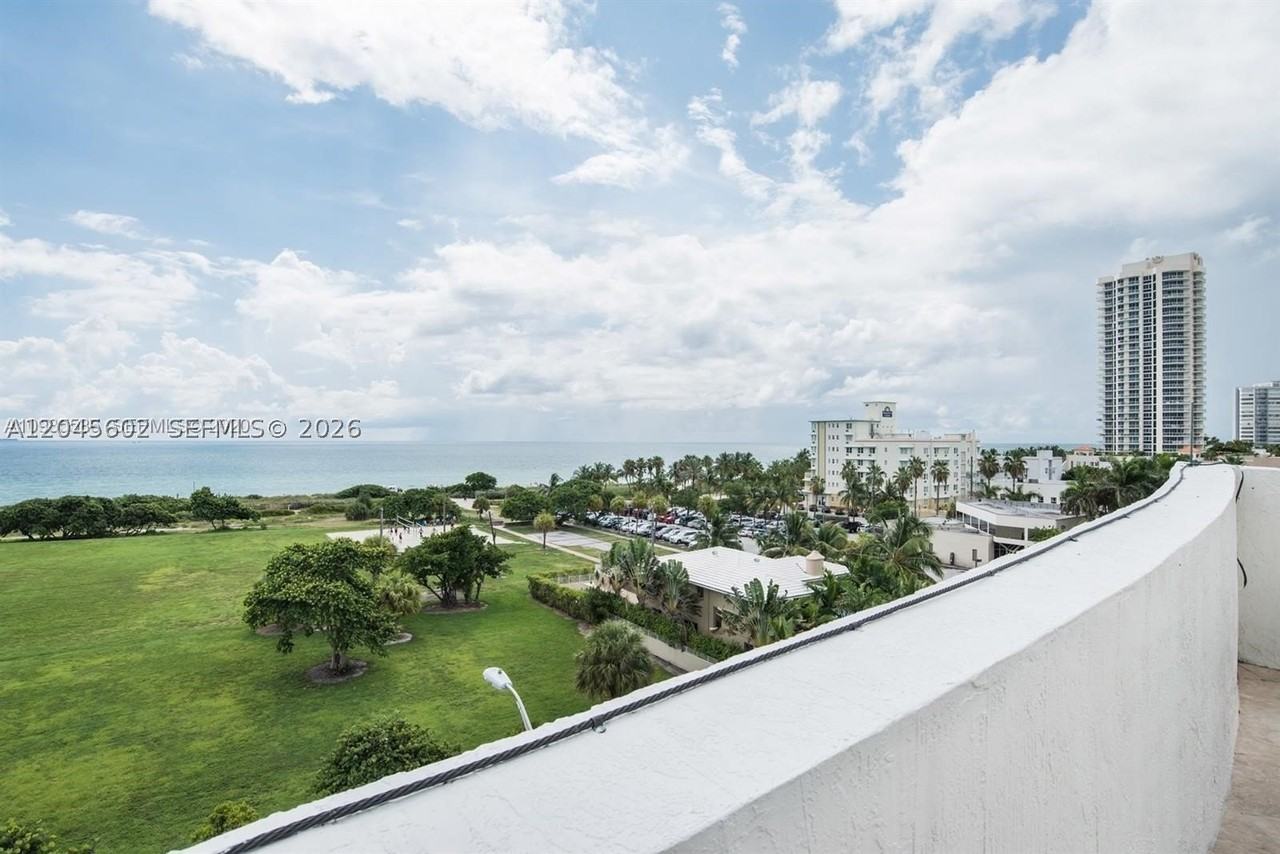 7600 Collins Ave #712 - Photo 7 of 26