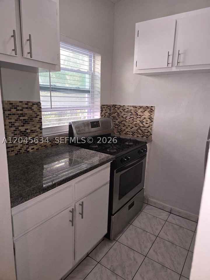 215 30th St #22 - Photo 7 of 31