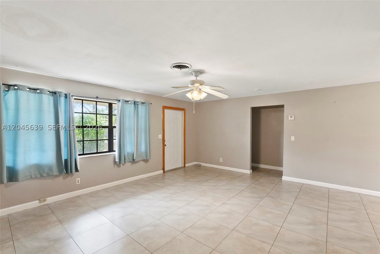 5081 Sw 95th Ave #0 - Photo 5 of 18