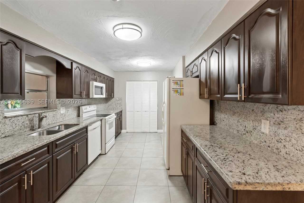5081 Sw 95th Ave #0 - Photo 7 of 18