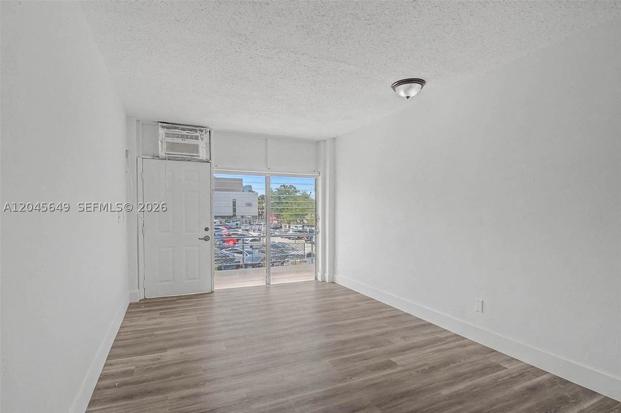 1685 Jefferson Ave #15 - Photo 3 of 28