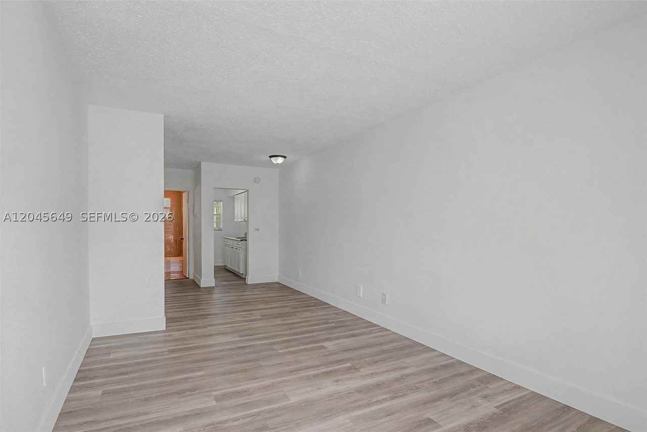 1685 Jefferson Ave #15 - Photo 6 of 28