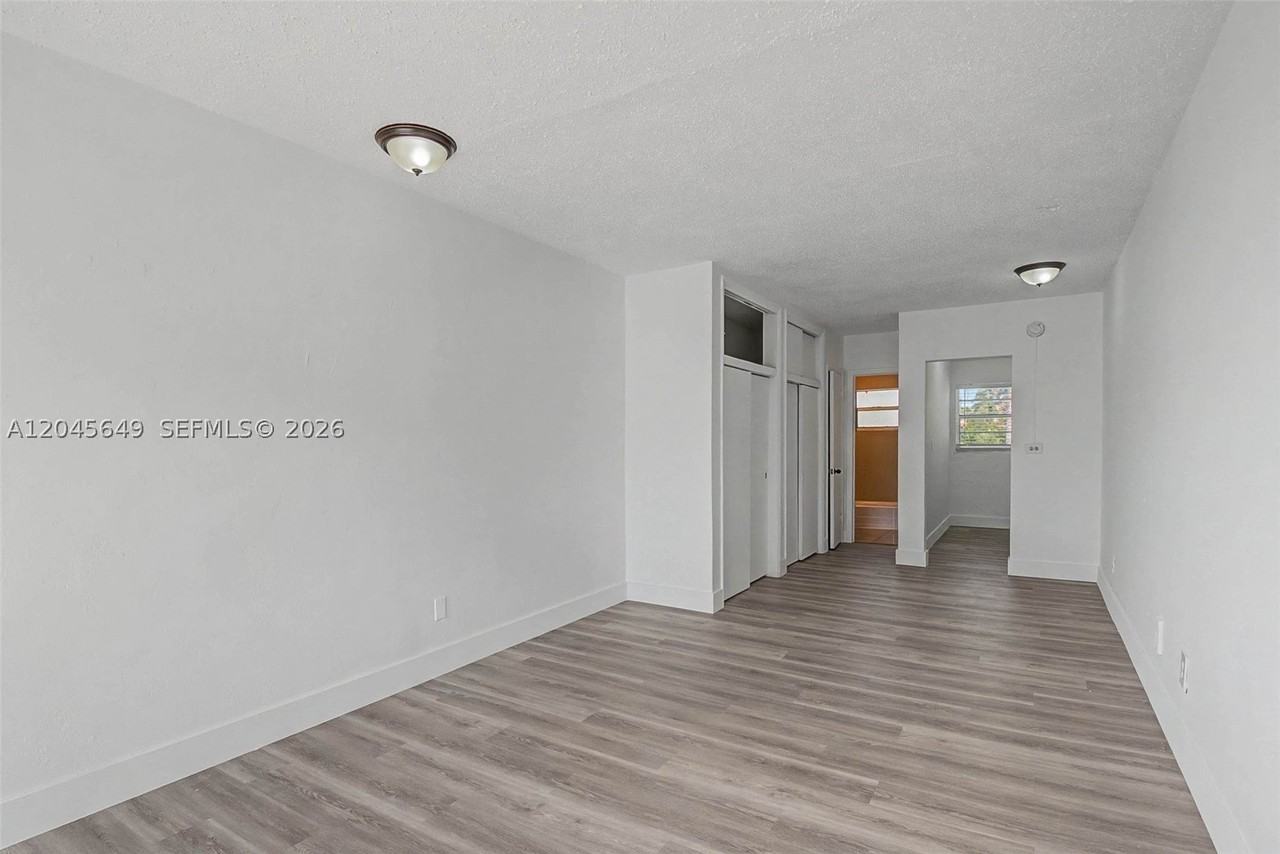 1685 Jefferson Ave #15 - Photo 7 of 28