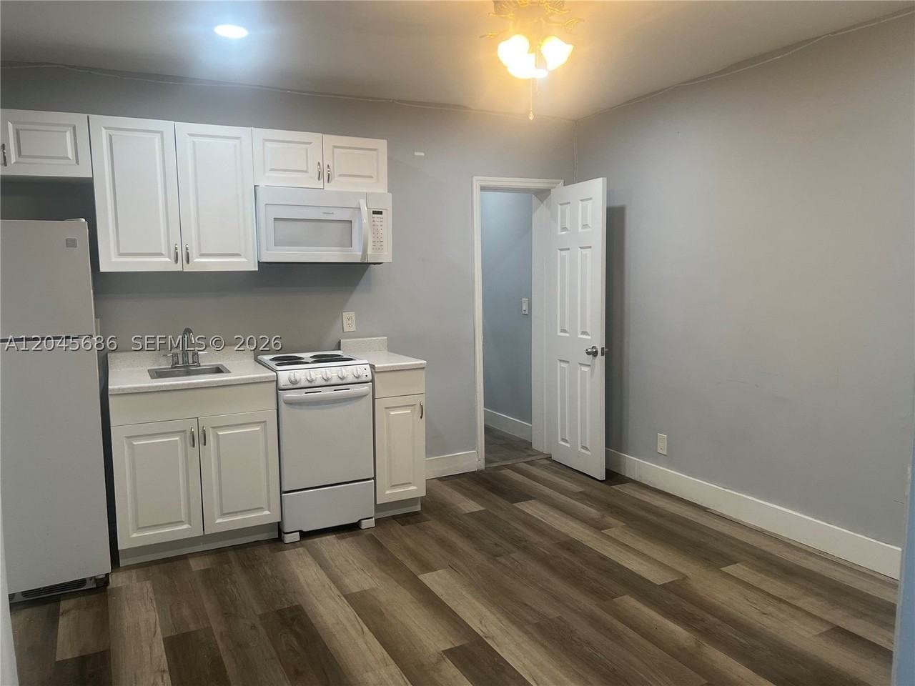 2118 N 19th Ave #1-4 - Photo 3 of 12