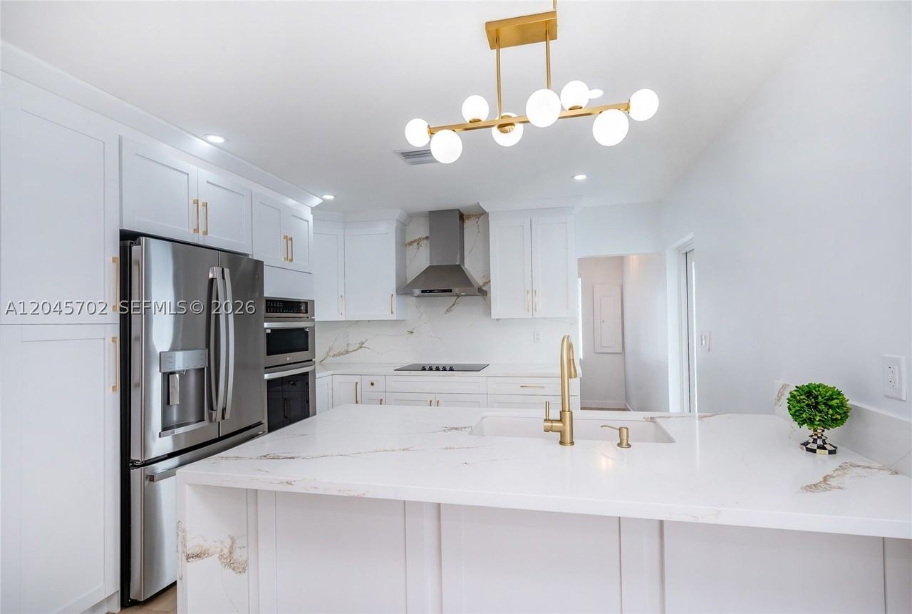 817 Columbus Blvd #817 - Photo 2 of 16