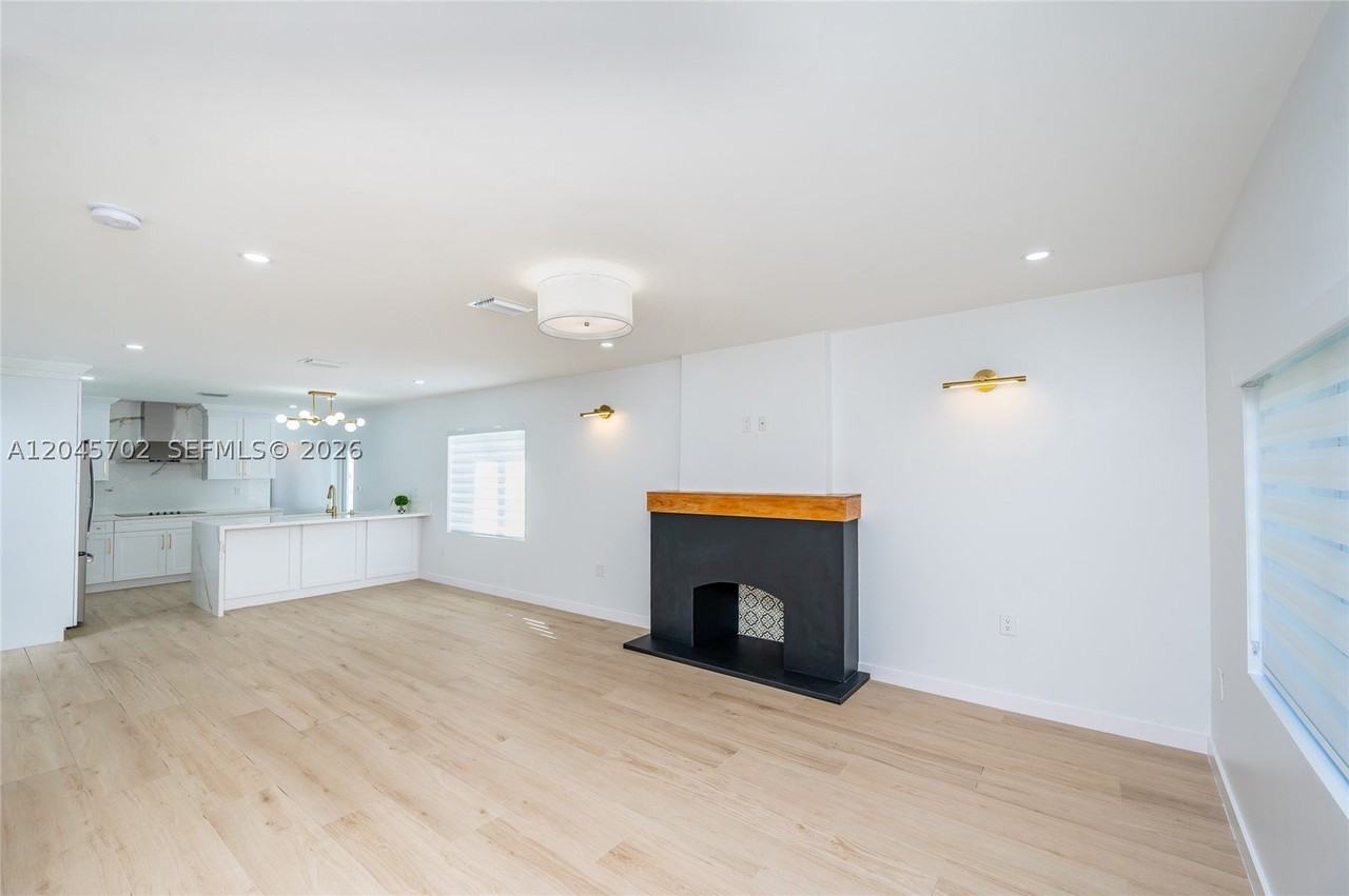 817 Columbus Blvd #817 - Photo 5 of 16