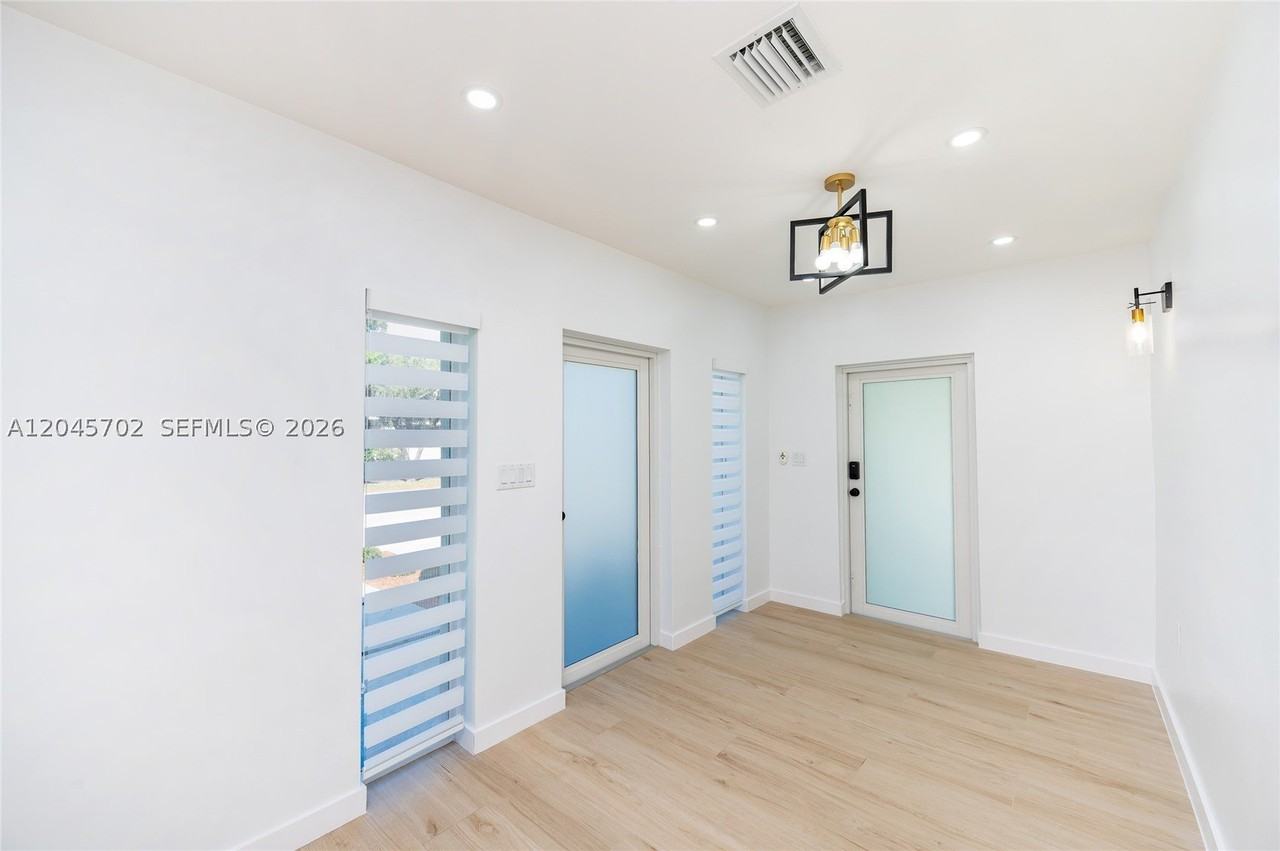 817 Columbus Blvd #817 - Photo 7 of 16