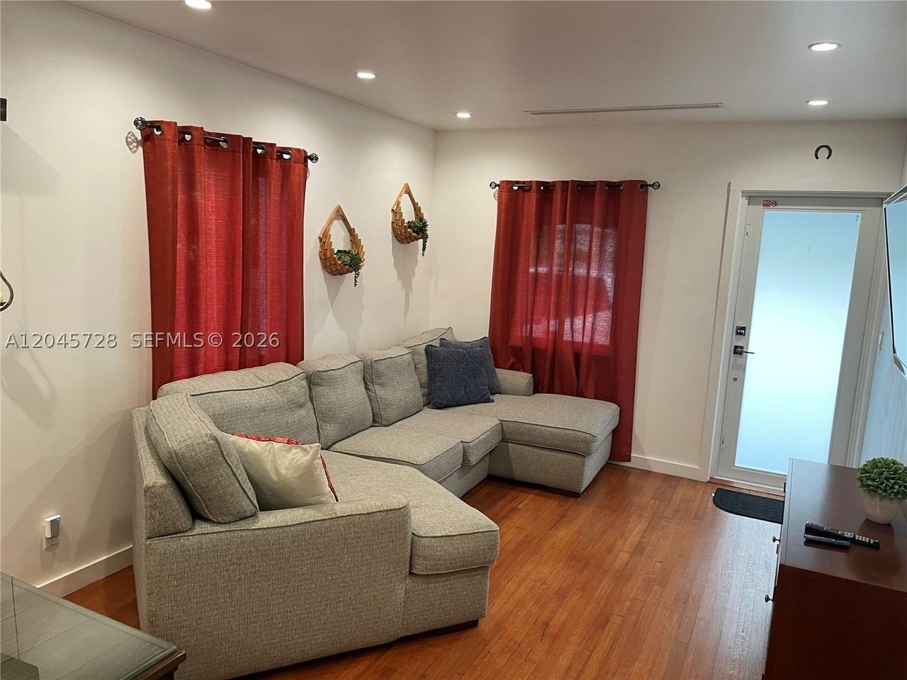 2112 Sw 60th Ct - Photo 3 of 10
