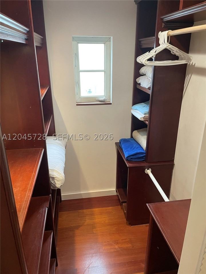 2112 Sw 60th Ct - Photo 7 of 10