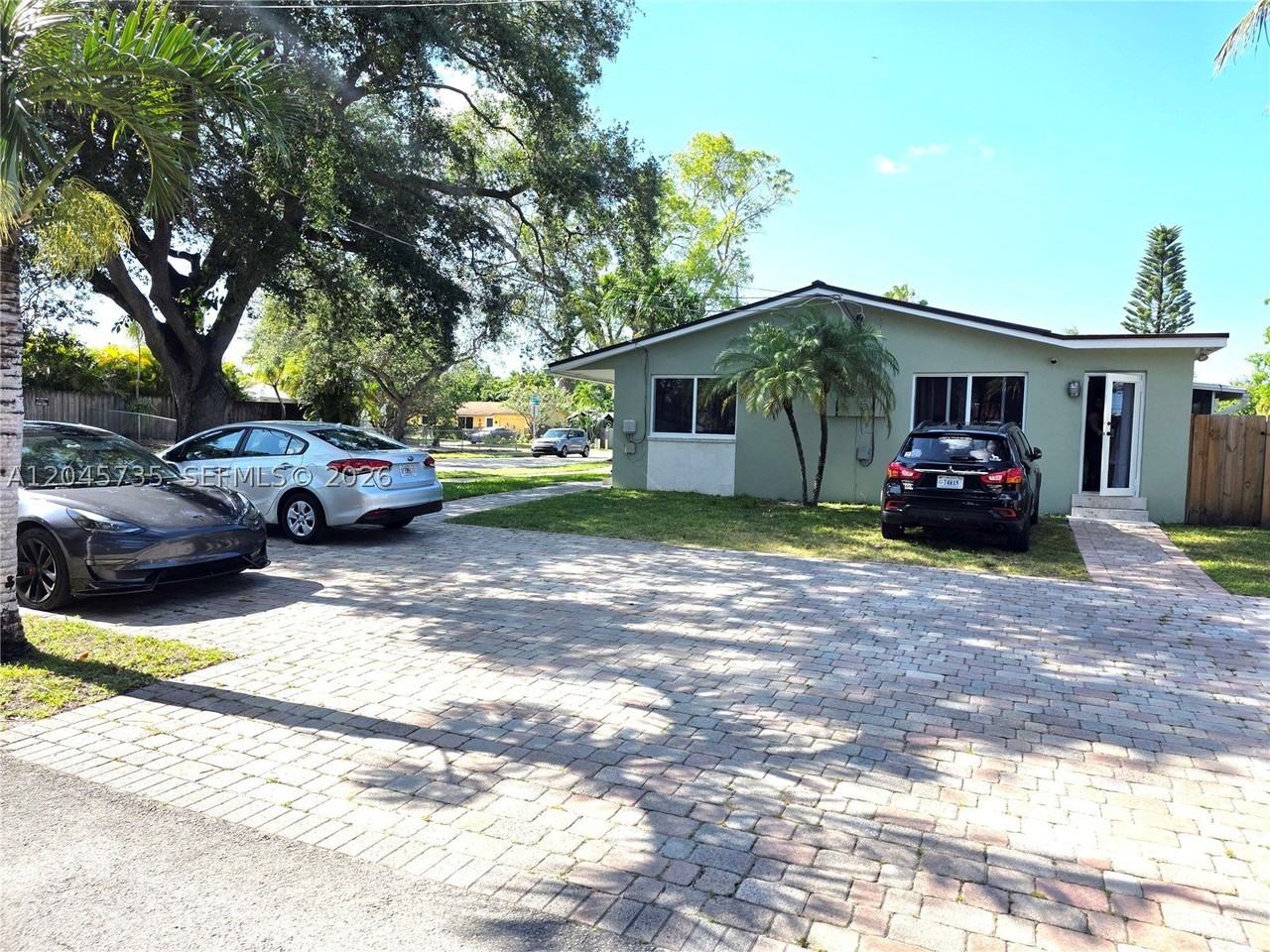 2111 N 26th Ave #N - Photo 3 of 43