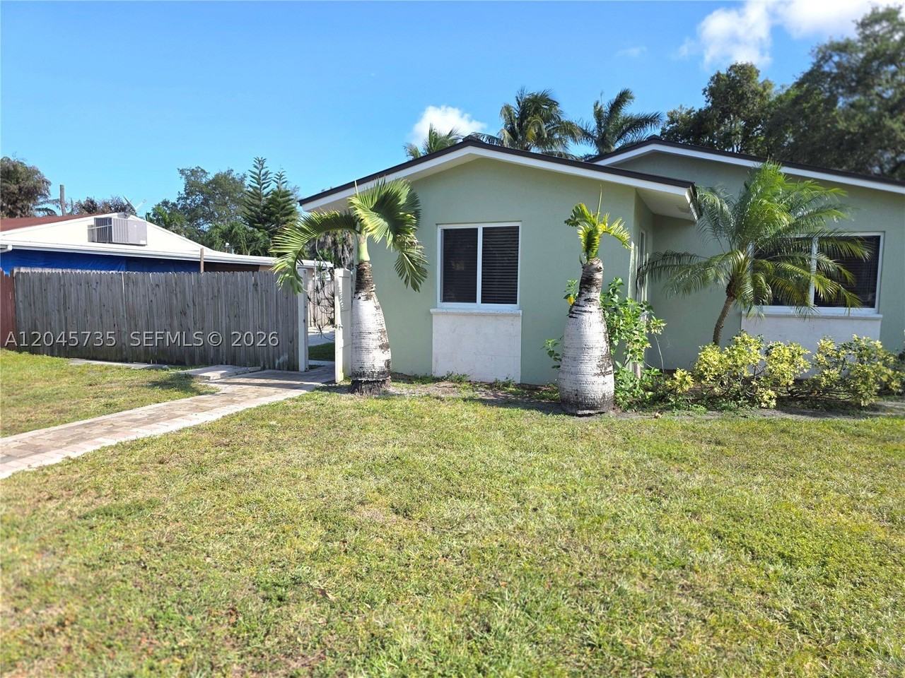2111 N 26th Ave #N - Photo 4 of 43