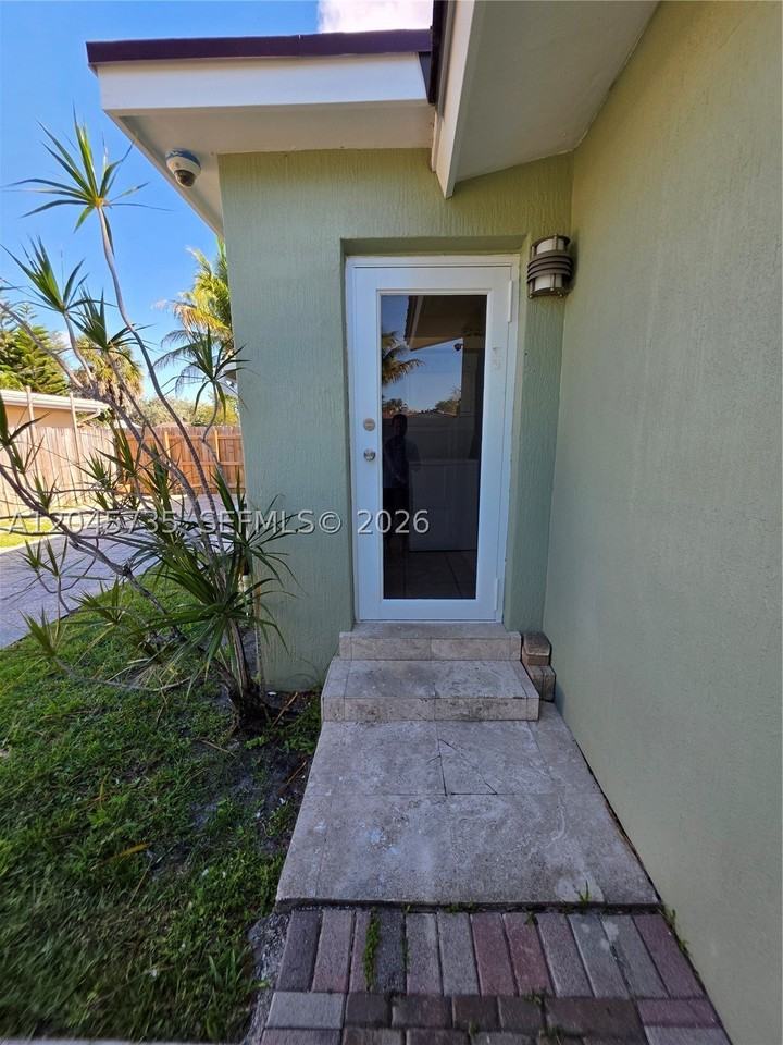 2111 N 26th Ave #N - Photo 6 of 43