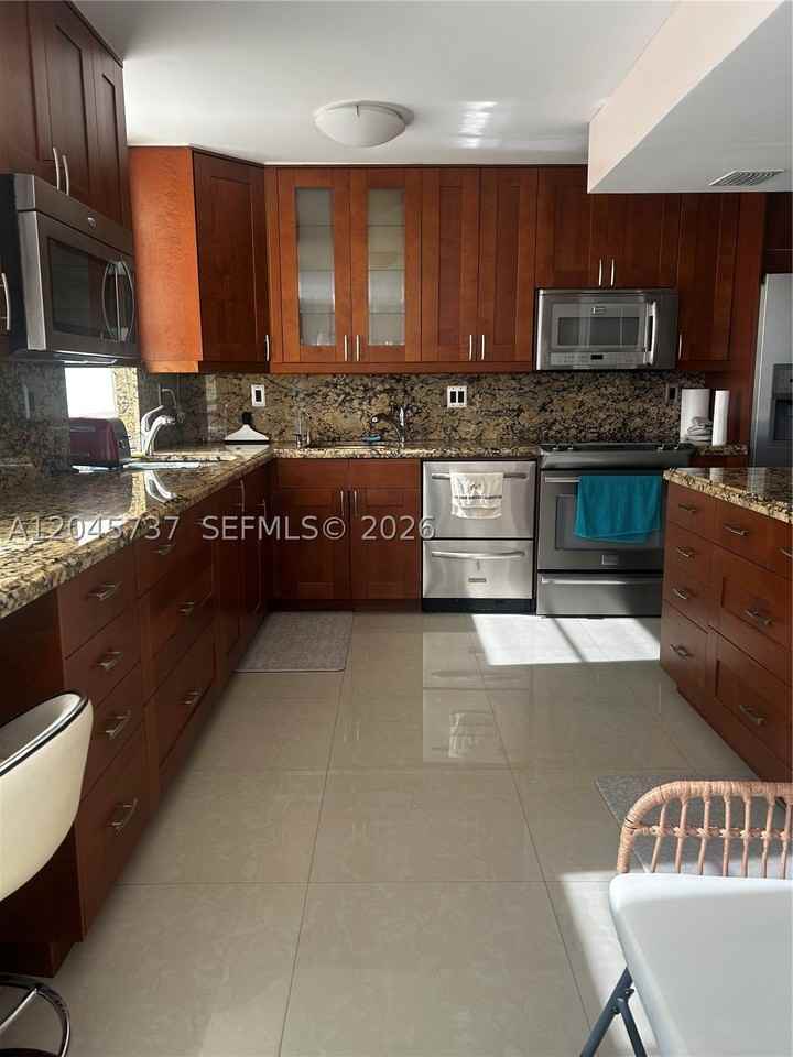 231 174th St #718 - Photo 5 of 19