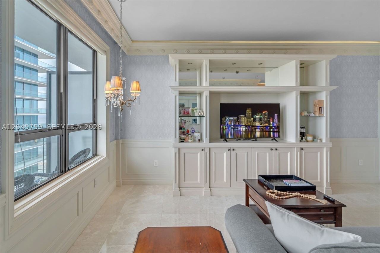 10185 Collins Ave #PH23 - Photo 4 of 27