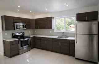 552 Ne 61st St #4 - Photo 1 of 1