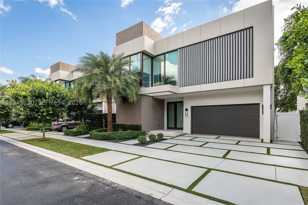 10540 Nw 67th Ter - Photo 5 of 50