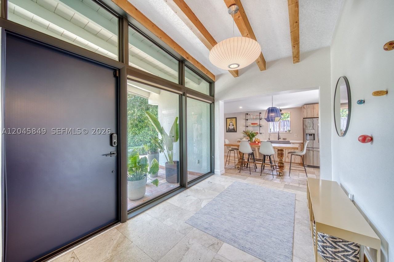 7055 Sw 84th Ave - Photo 4 of 27