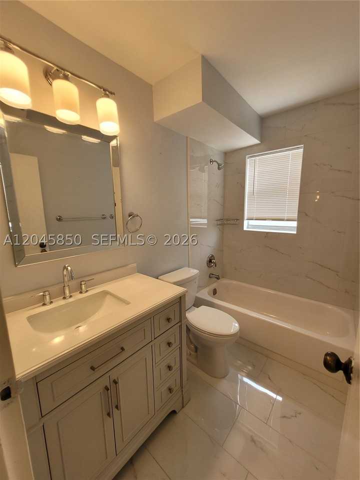 1800 N Lauderdale Ave #1210 - Photo 4 of 19