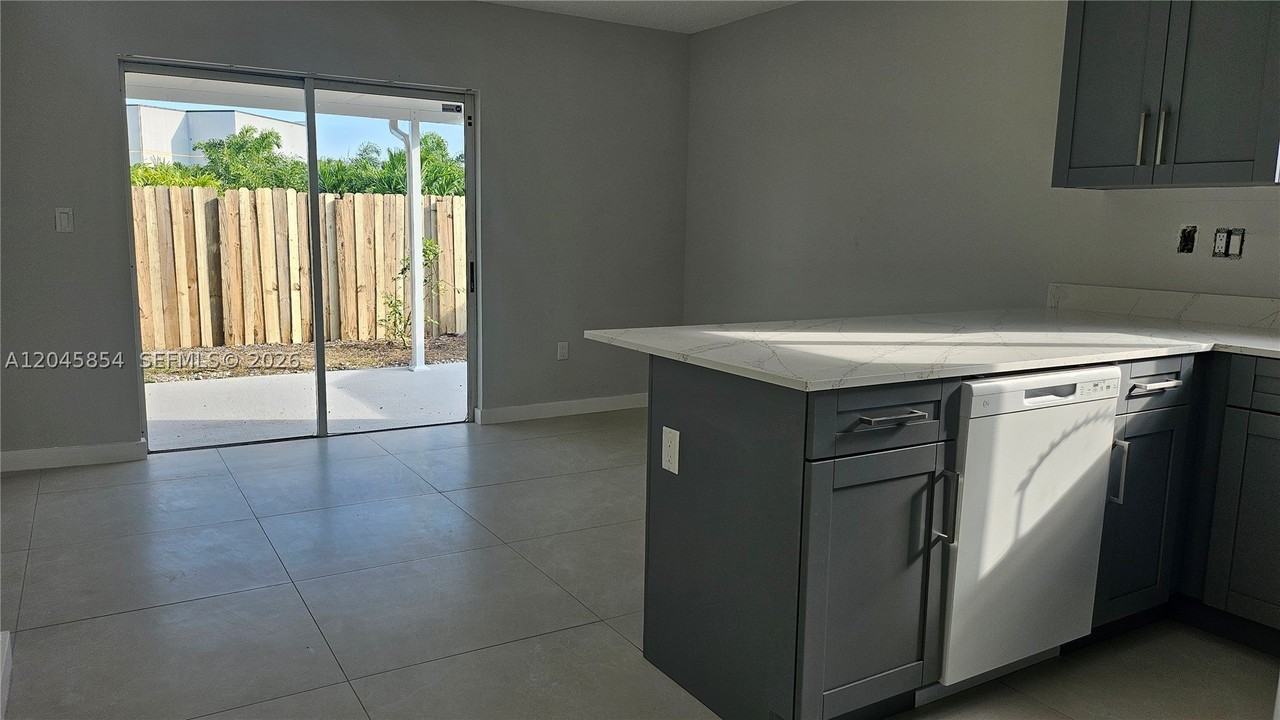 16125 Sw 137th Ct - Photo 3 of 13