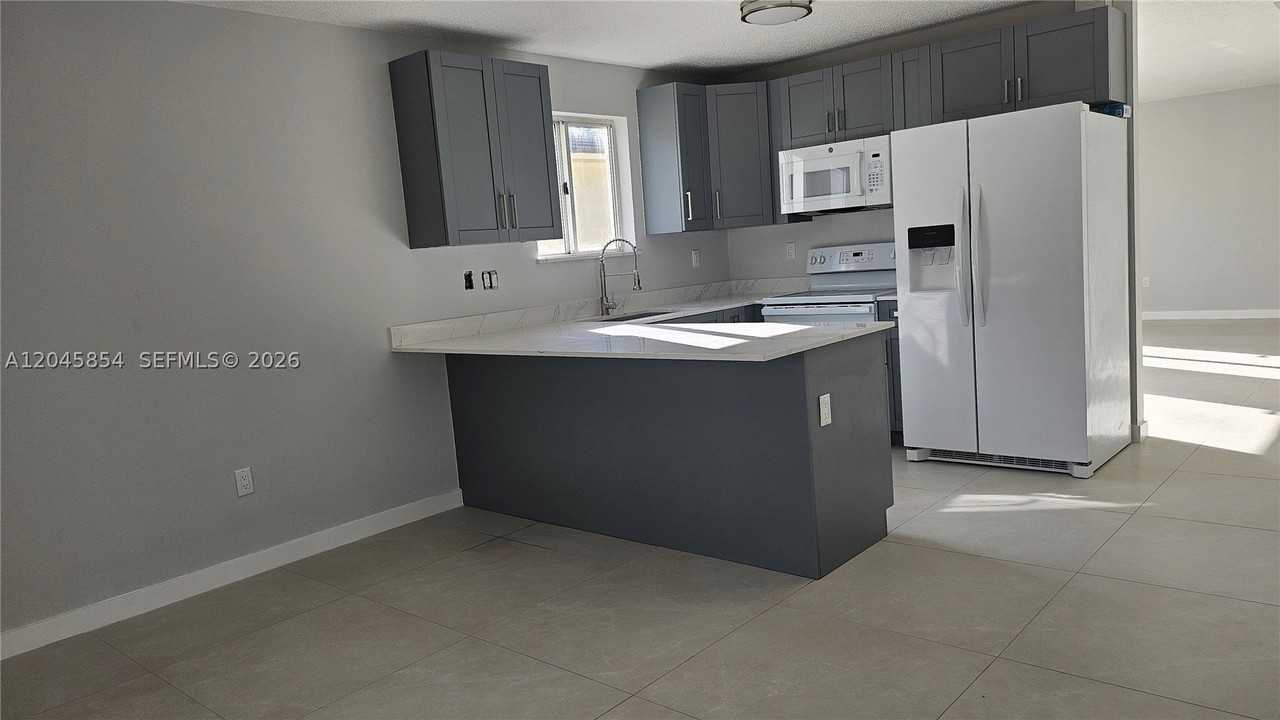 16125 Sw 137th Ct - Photo 4 of 13