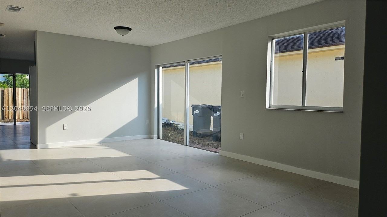 16125 Sw 137th Ct - Photo 6 of 13