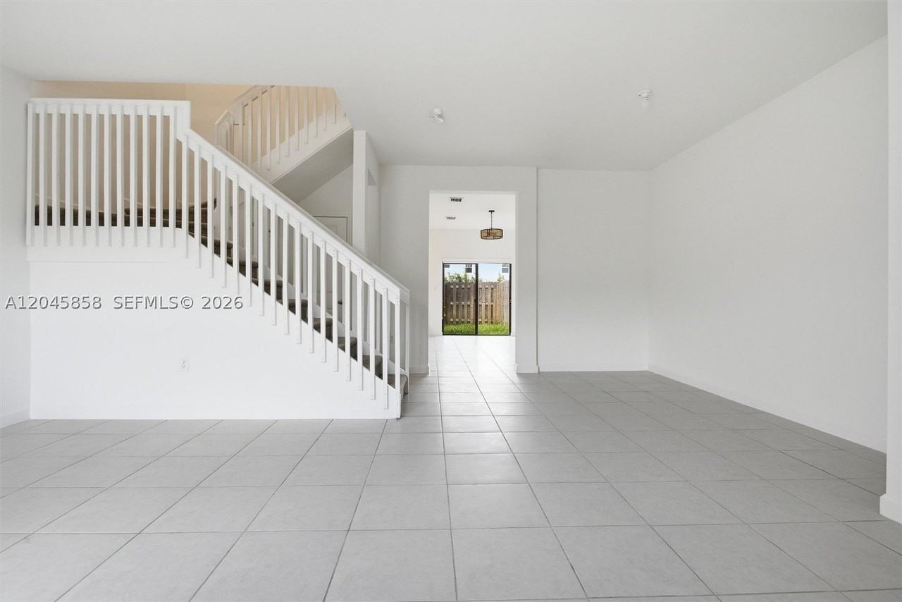 11833 Sw 245th Ter #11833 - Photo 5 of 50