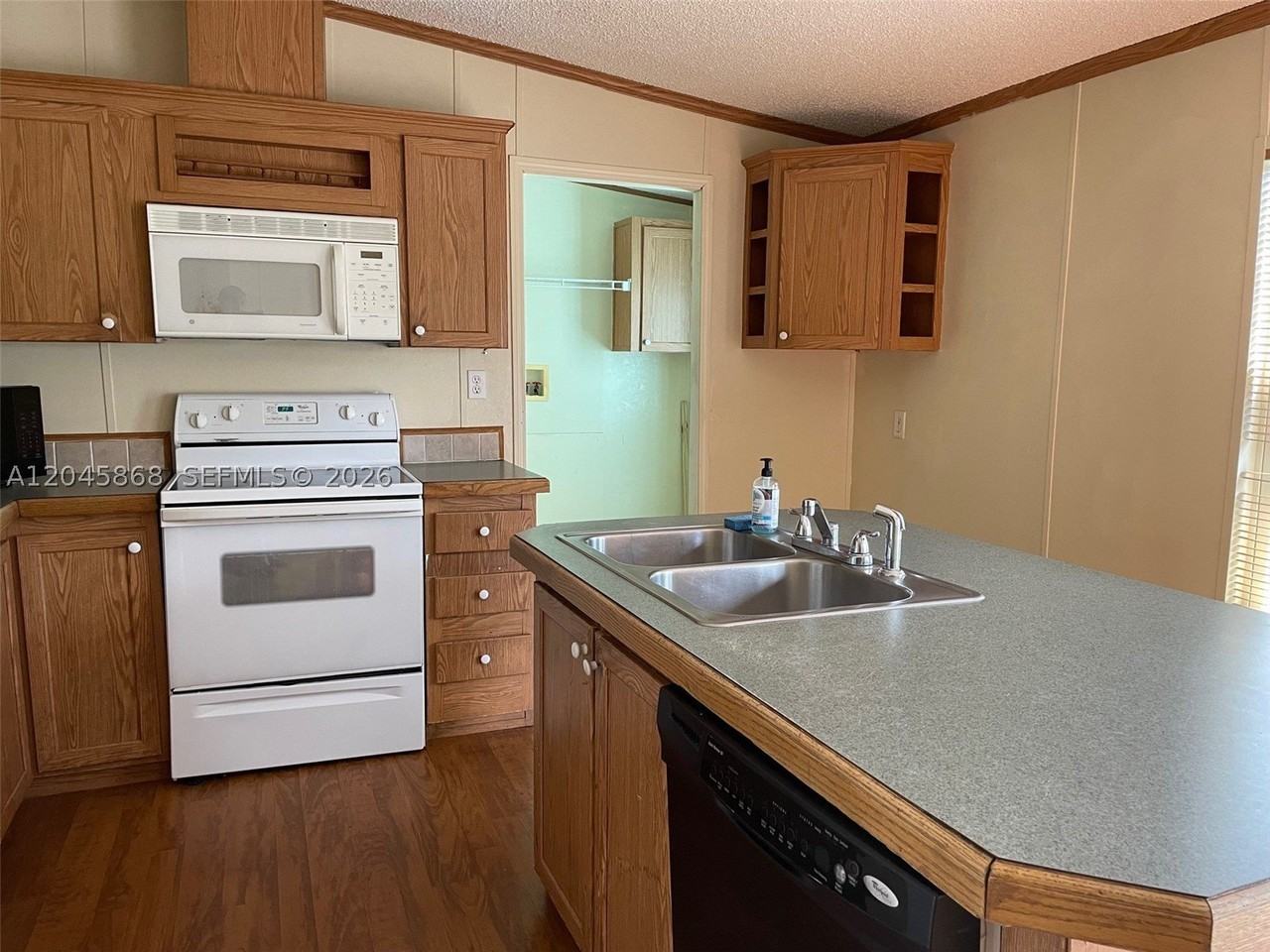 11864 Atlantic Cir #H - Photo 2 of 25