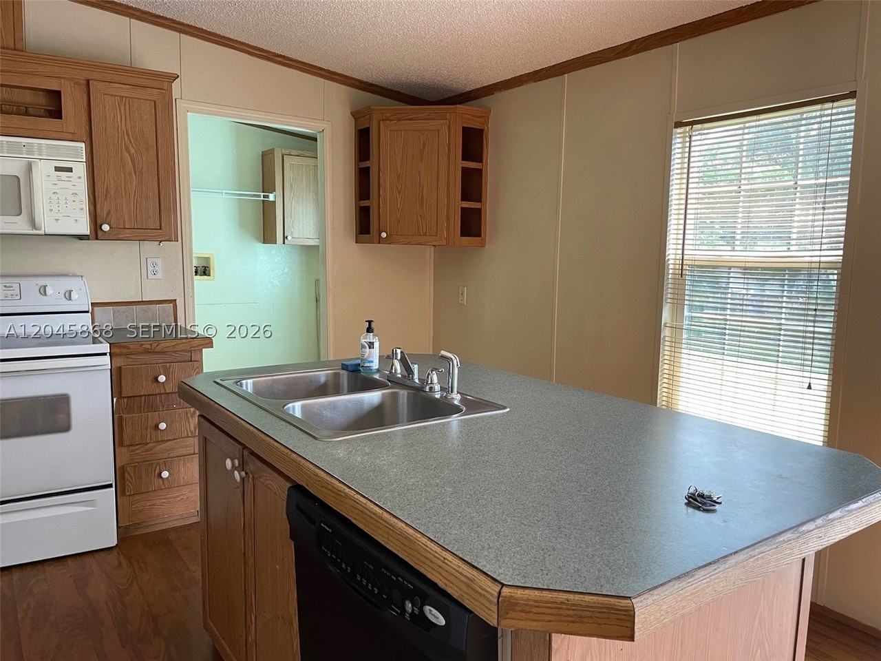 11864 Atlantic Cir #H - Photo 3 of 25