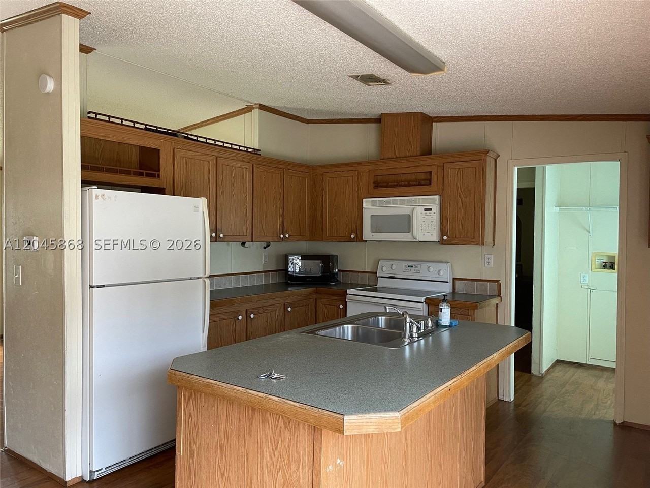 11864 Atlantic Cir #H - Photo 4 of 25