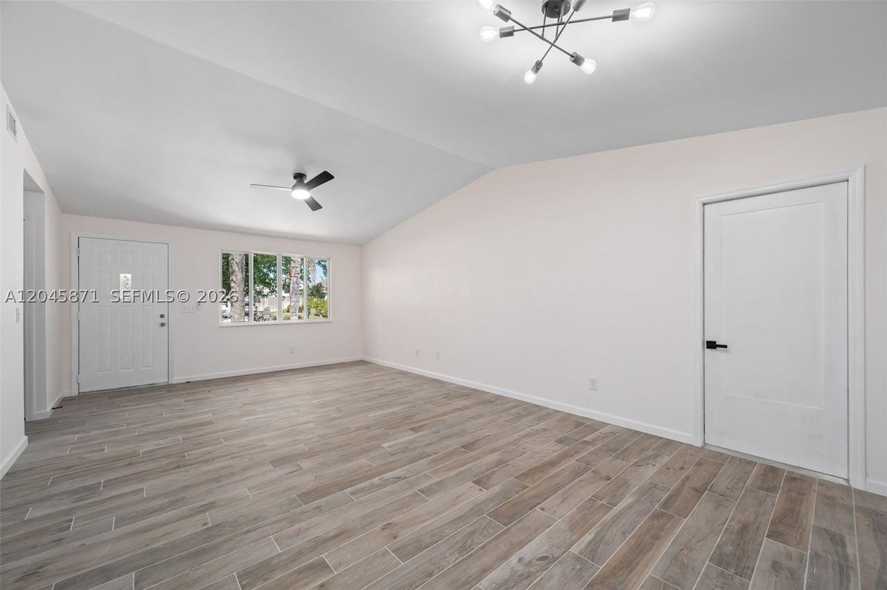 3185 Sw Crumpacker St - Photo 6 of 11