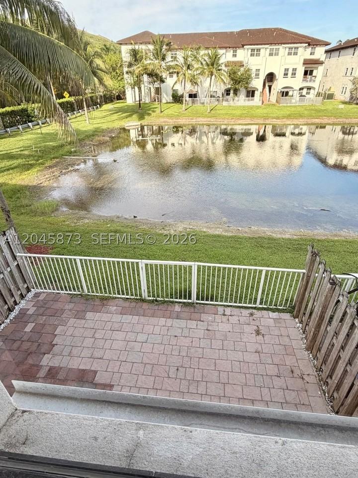 8965 Nw 98th Ave - Photo 5 of 22