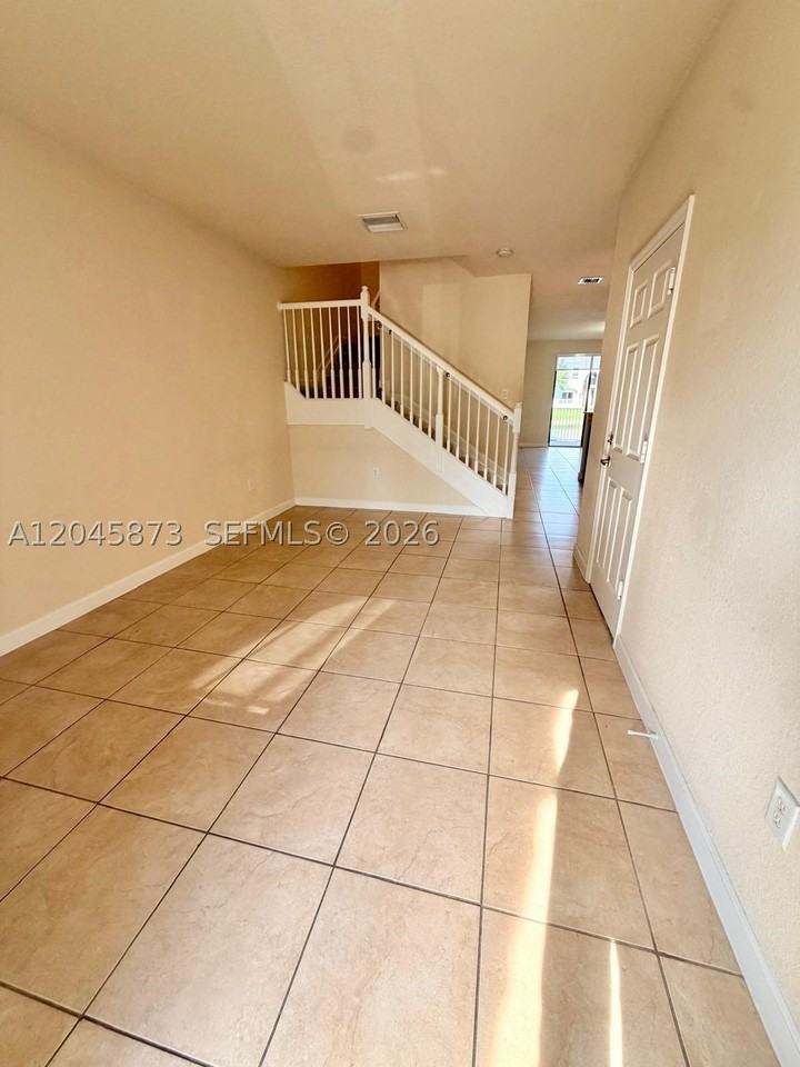 8965 Nw 98th Ave - Photo 7 of 22