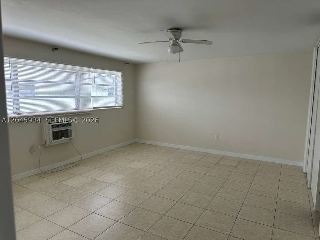 11925 Ne 19th Dr #8 - Photo 4 of 6