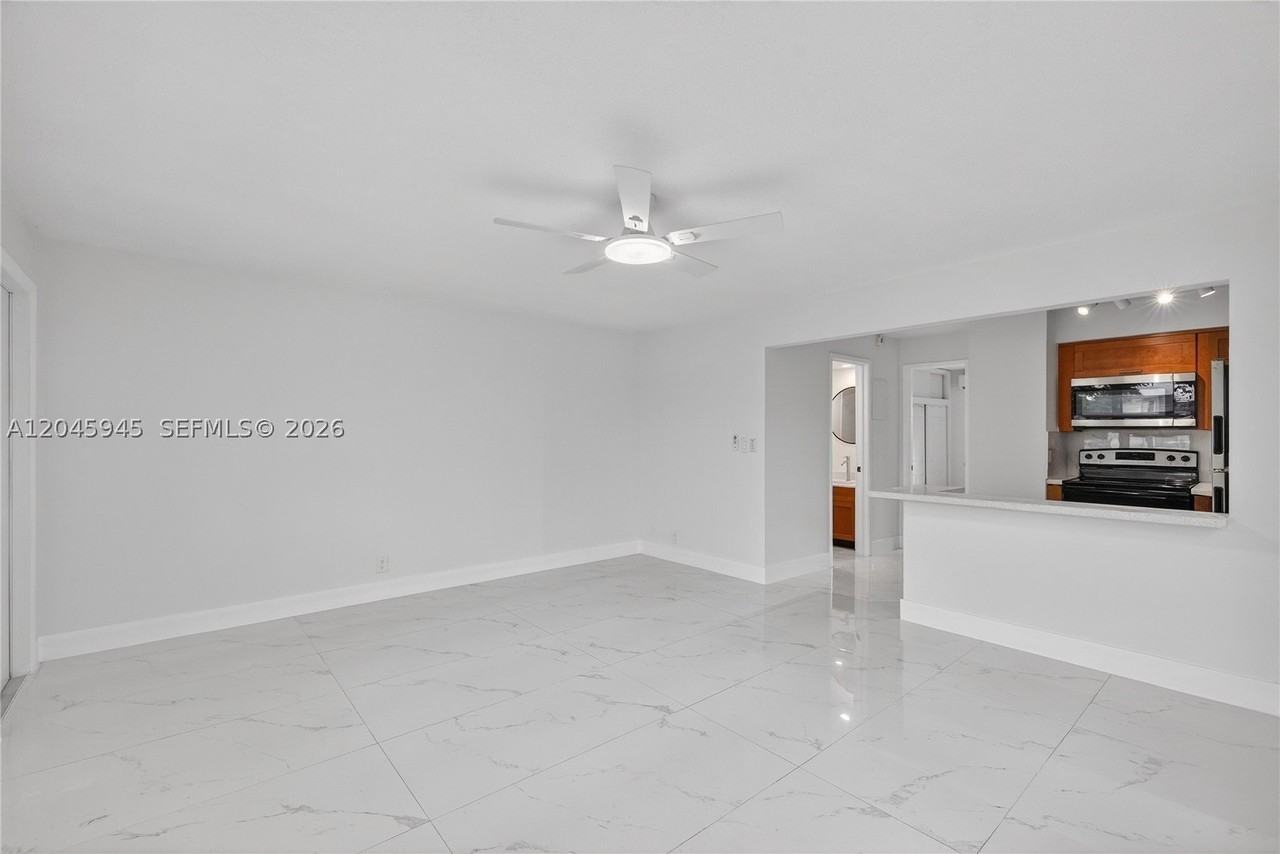 1520 Ne 56th St #8 - Photo 4 of 16