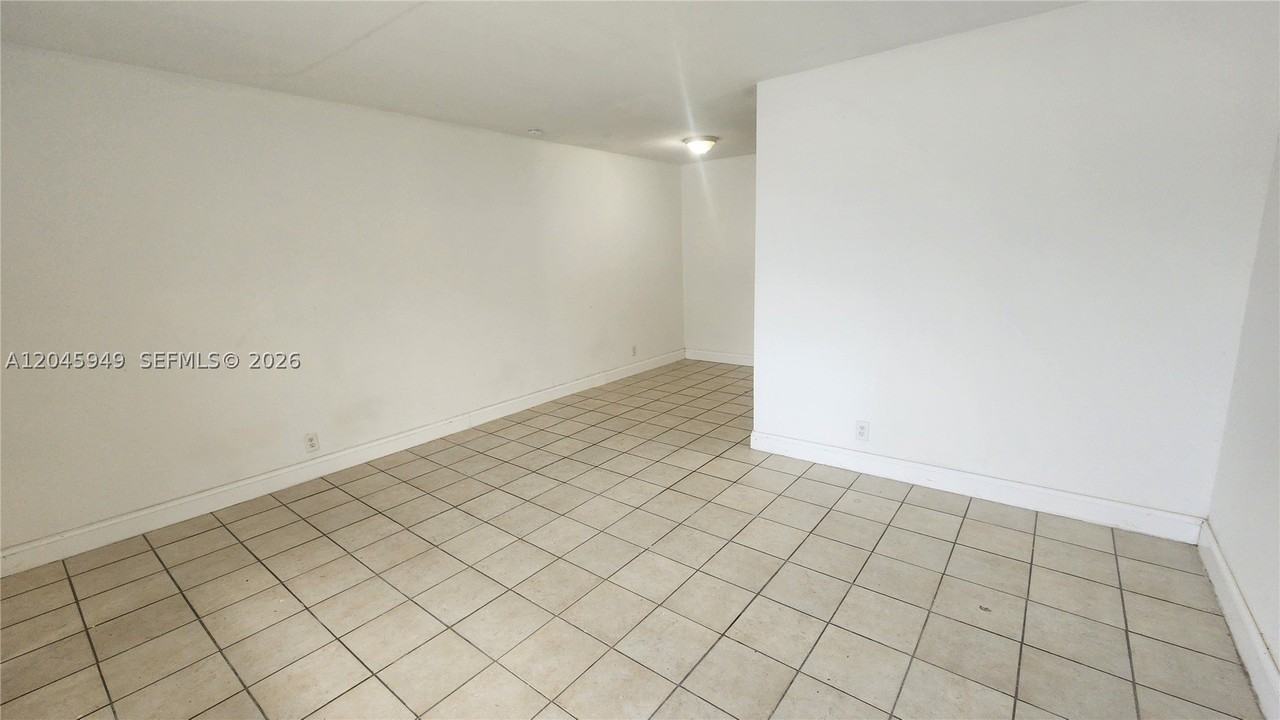 280 Sw 11th Ave #5 - Photo 2 of 16