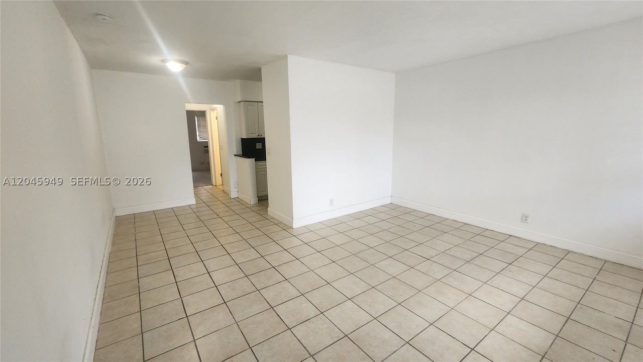 280 Sw 11th Ave #5 - Photo 3 of 16