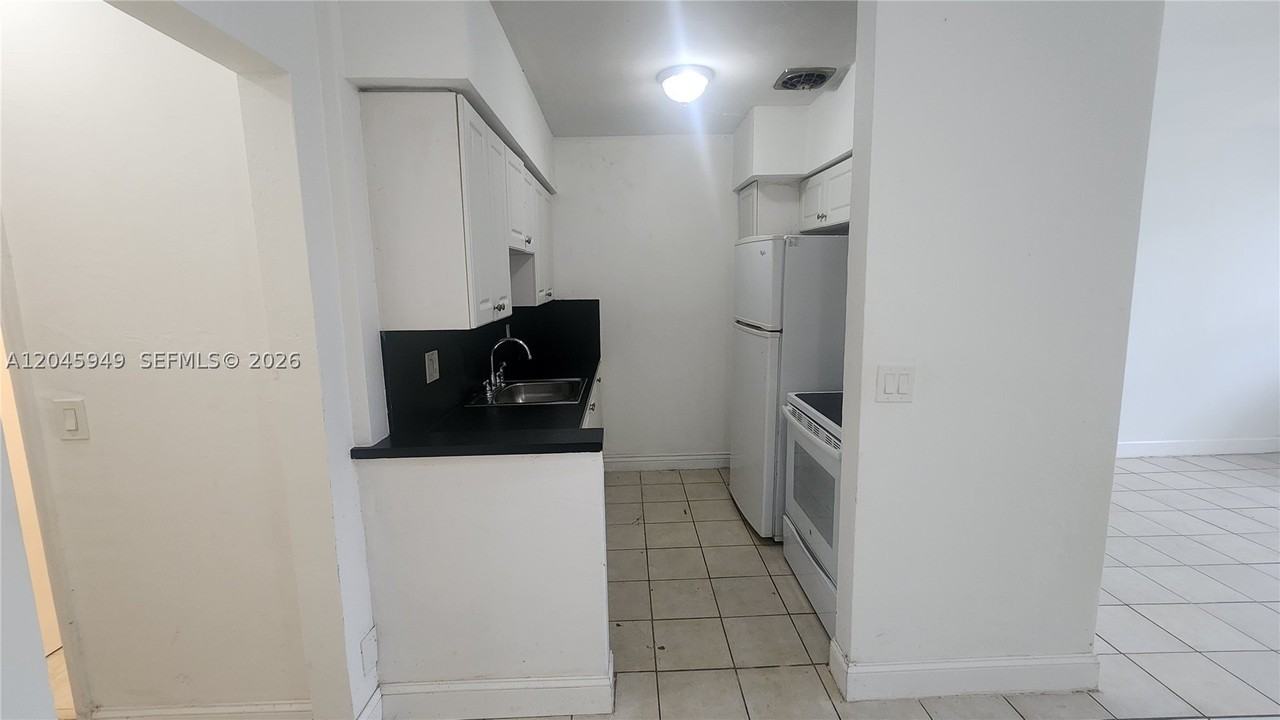280 Sw 11th Ave #5 - Photo 5 of 16