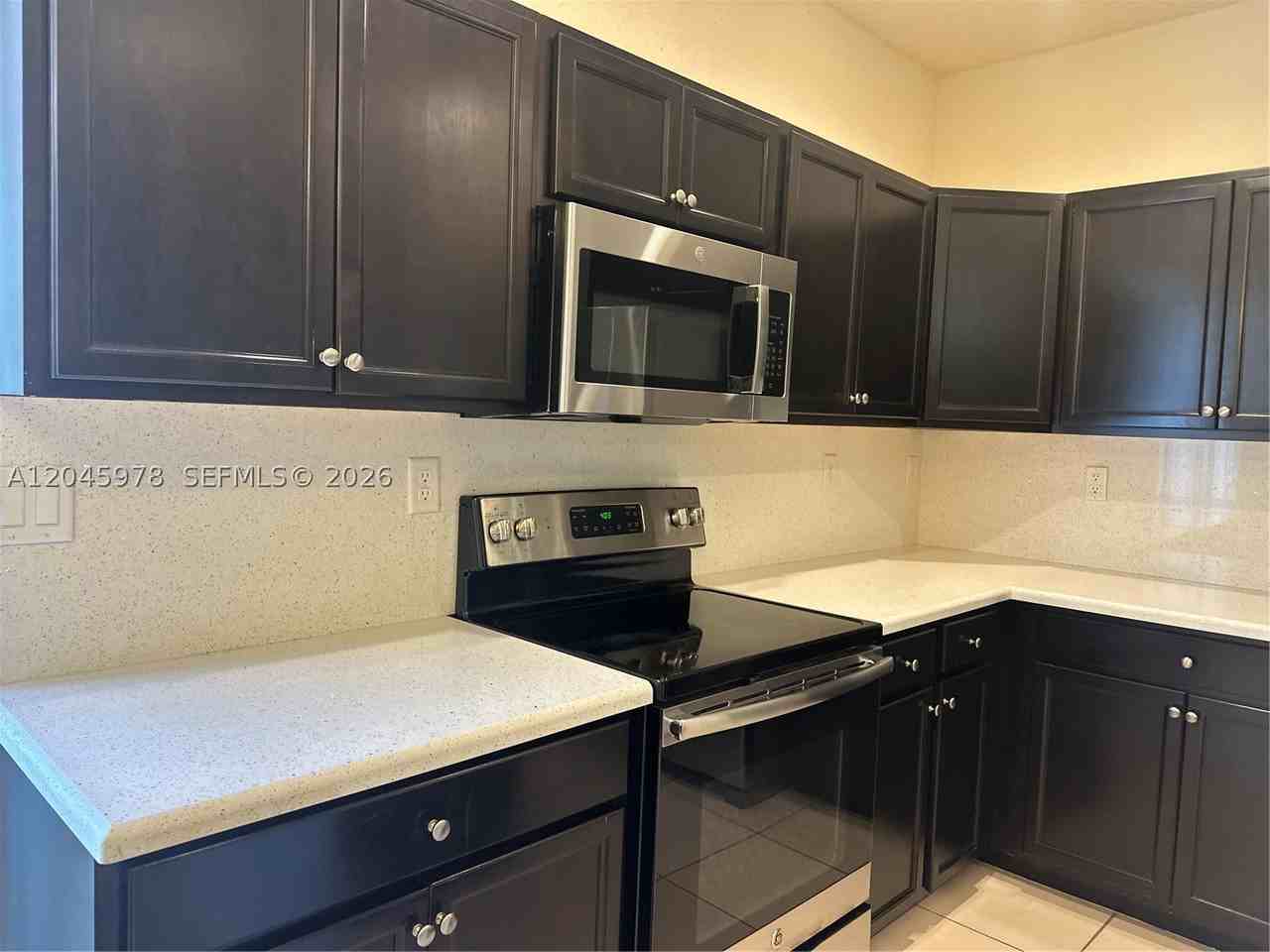 3797 Ne 2nd St - Photo 4 of 18