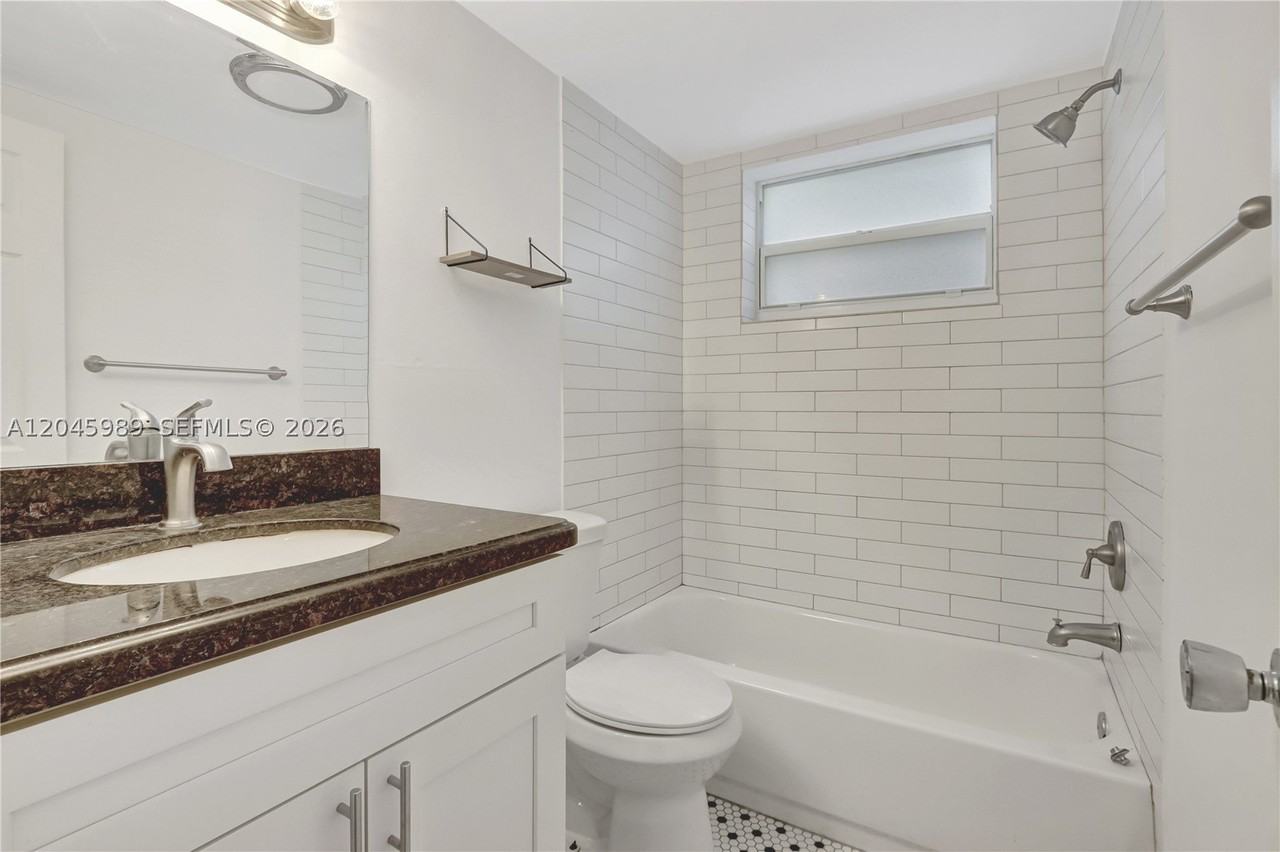 202 N K St #7 - Photo 7 of 11